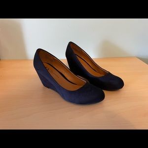 Chinese Laundry navy Wedge Shoes size 7 like new worn once